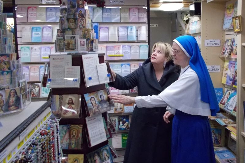 Holy pictures printed by Éditions Magnificat